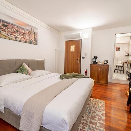 Hotel Aurelia Luxury - Piazza delle Erbe Verona Esterno foto