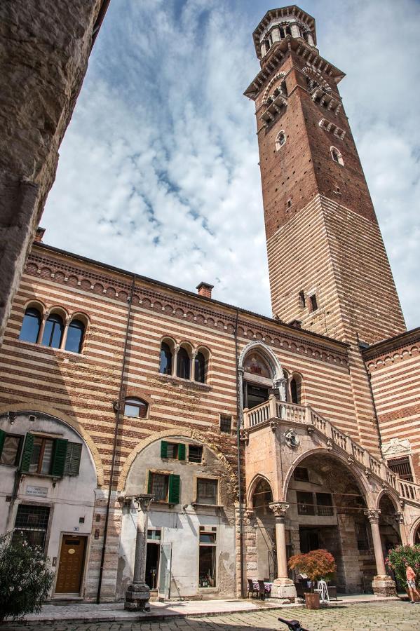 Hotel Aurelia Luxury - Piazza delle Erbe Verona Esterno foto
