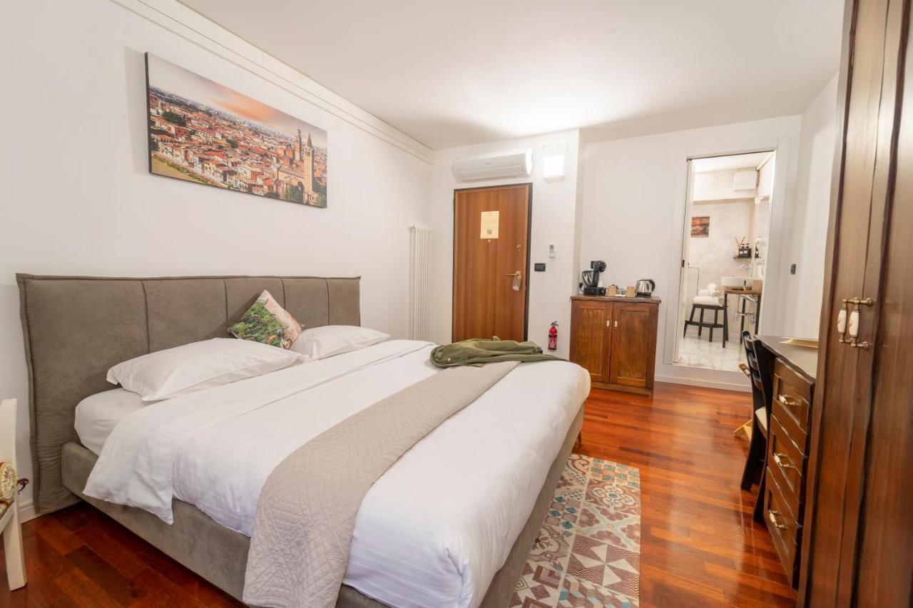 Hotel Aurelia Luxury - Piazza delle Erbe Verona Esterno foto