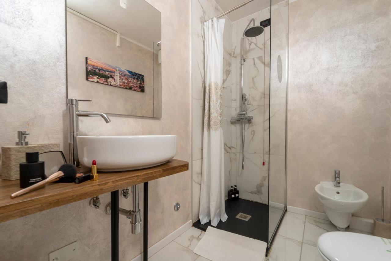 Hotel Aurelia Luxury - Piazza delle Erbe Verona Esterno foto