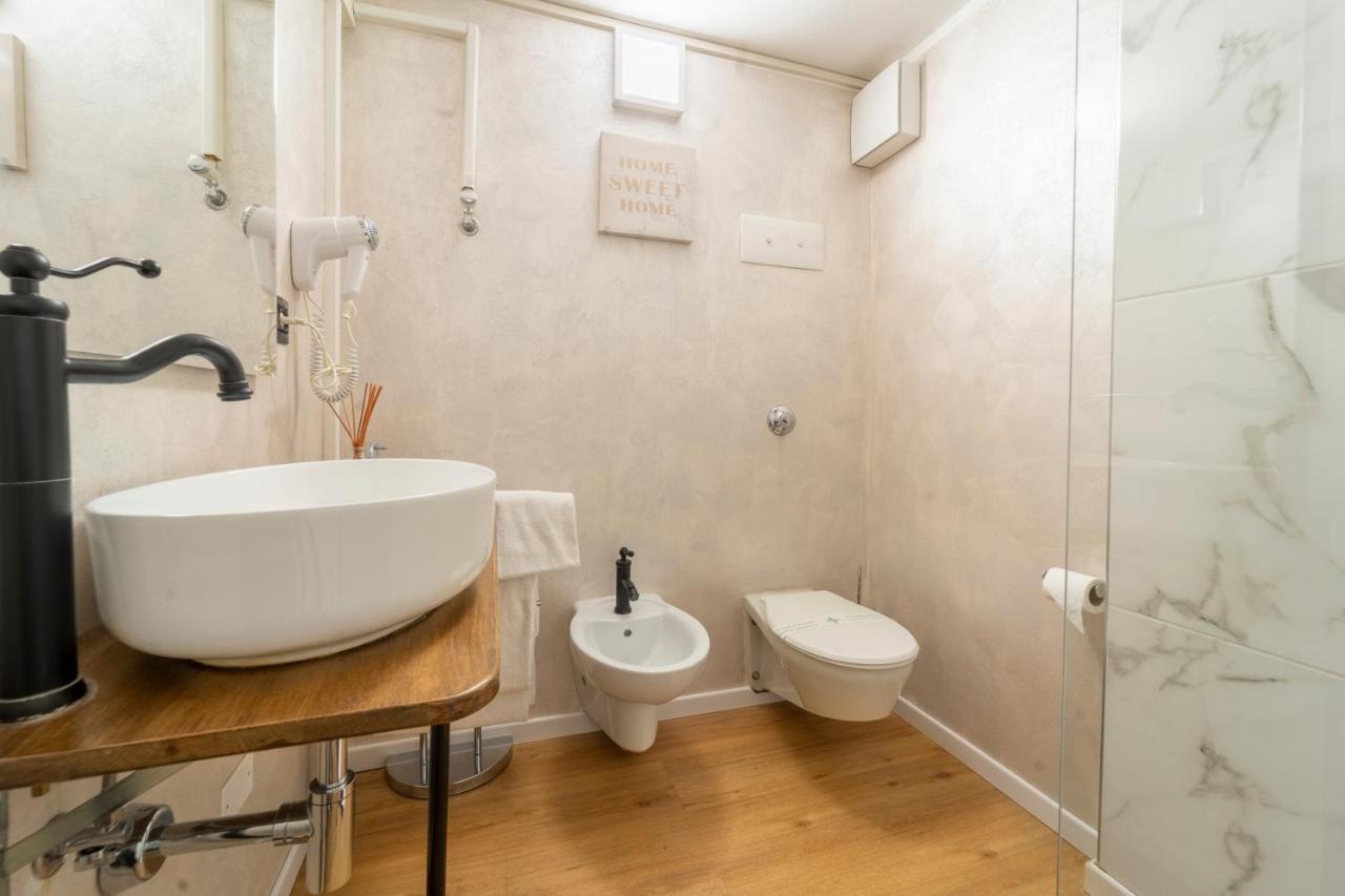 Hotel Aurelia Luxury - Piazza delle Erbe Verona Esterno foto